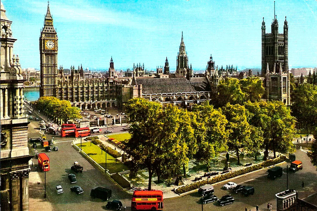 Visitar la Plaza del Parlamento de Londres y contemplar sus estatuas