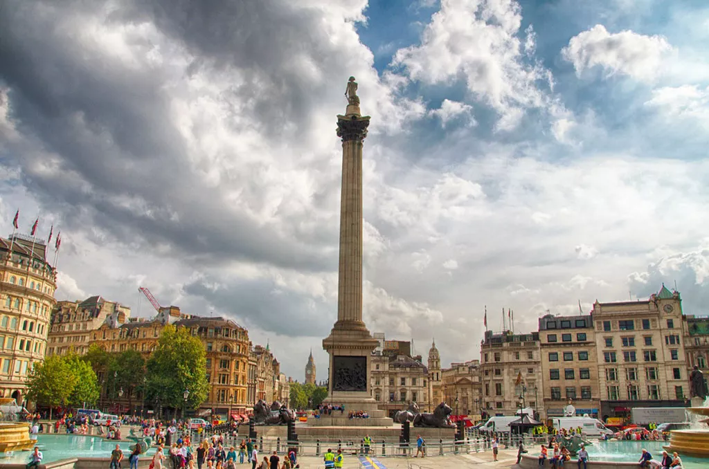 Visitar la plaza Trafalgar Square, la Columna de Nelson  y sus Leones